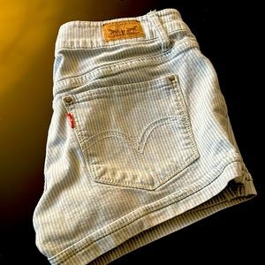 Levi’s shorts